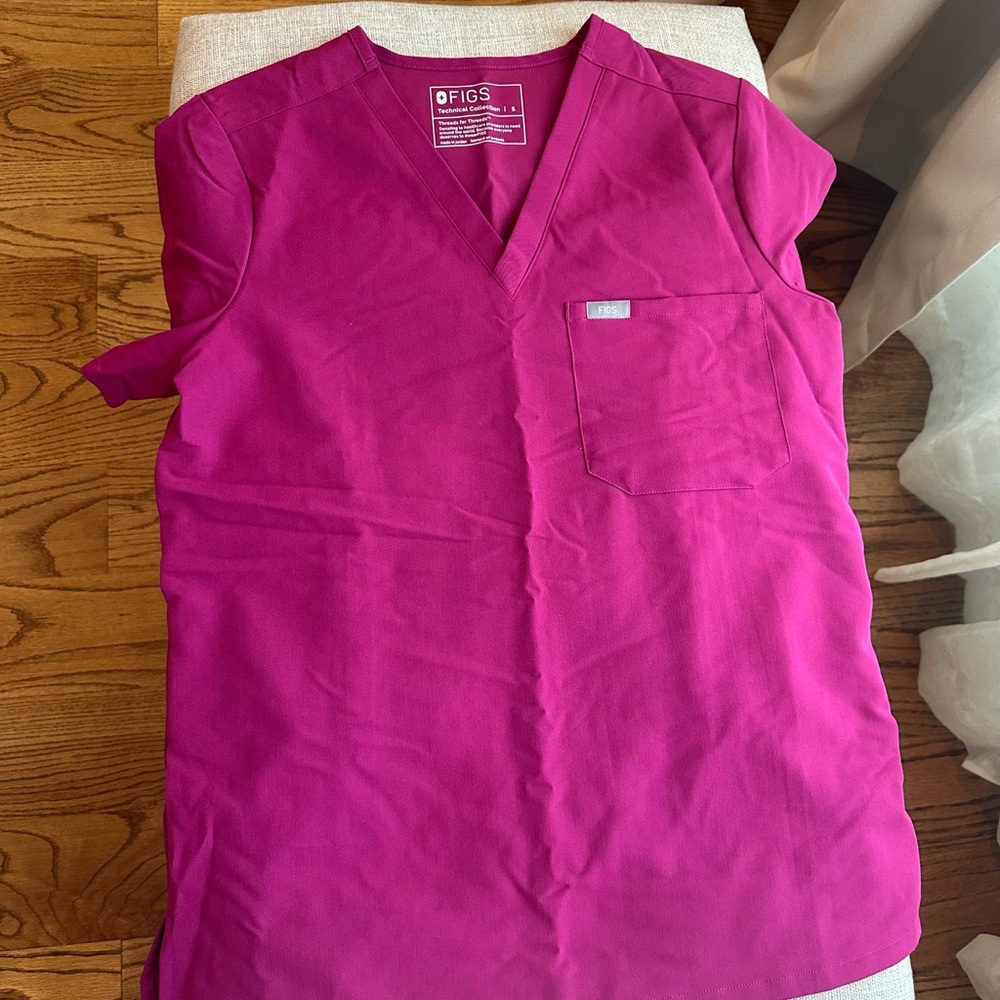Figs women’s S dark magenta Catarina One-Pocket Scrub Top